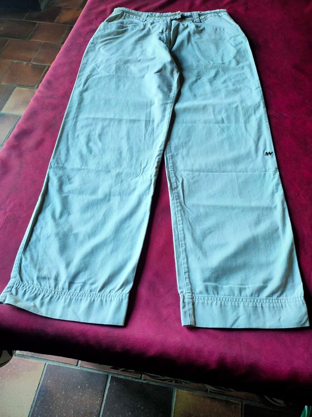 Pantalon Quechua beige avec fermeture &eacute;clair taille 44 Vtements