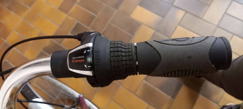 2 v&eacute;los de ville marque GITANE 
Vélos