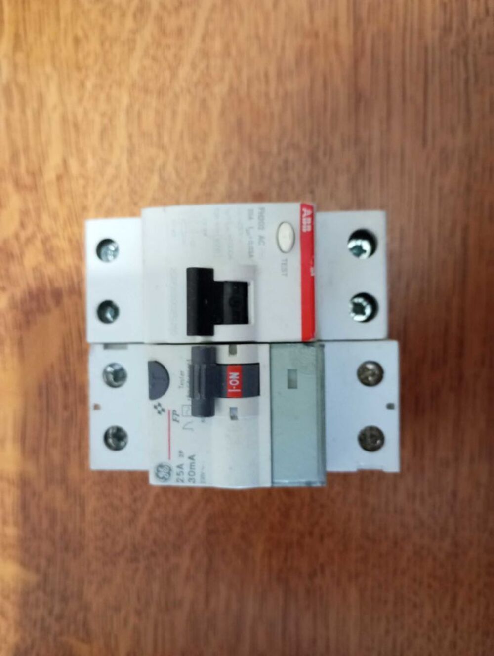 divers disjoncteurs,contacteurs jour,nuit. Bricolage