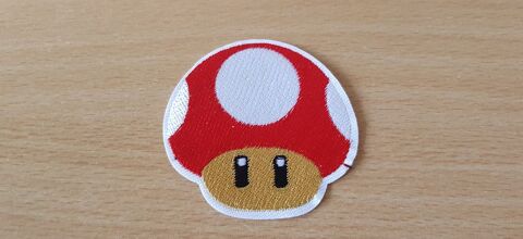 �cusson brod�
logo champignon mario bros
rouge 
6x6 cm
3 Carnon Plage (34)