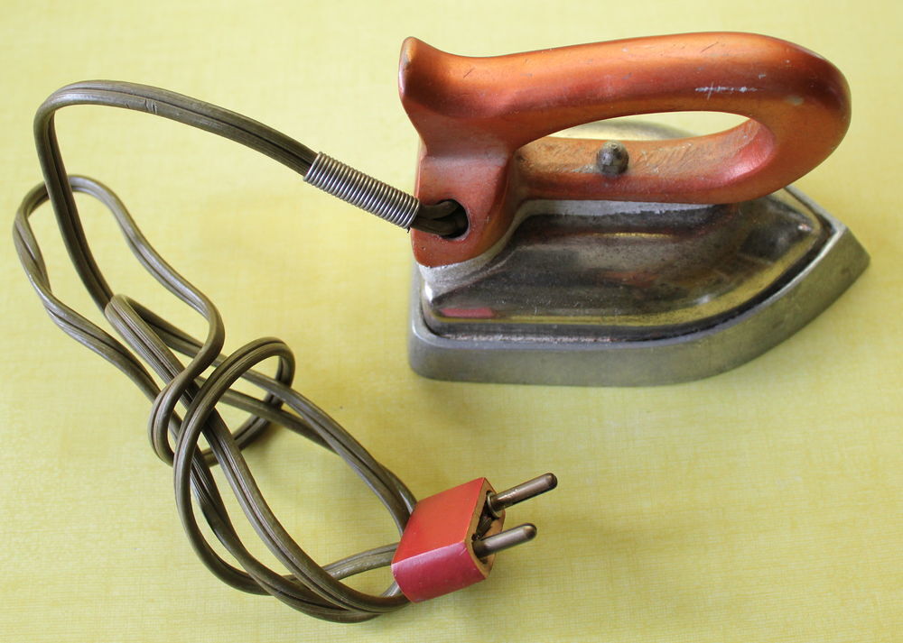 Fers &agrave; repasser jouet 1950-60 Jeux / jouets