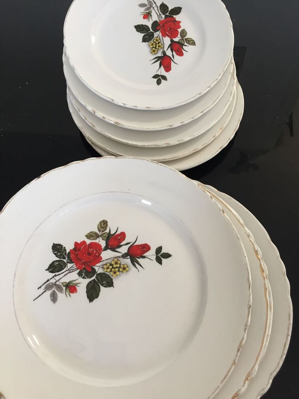Assiettes anciennes motif floral Décoration