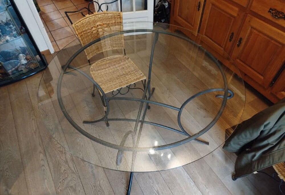 Table et 6 chaises Meubles