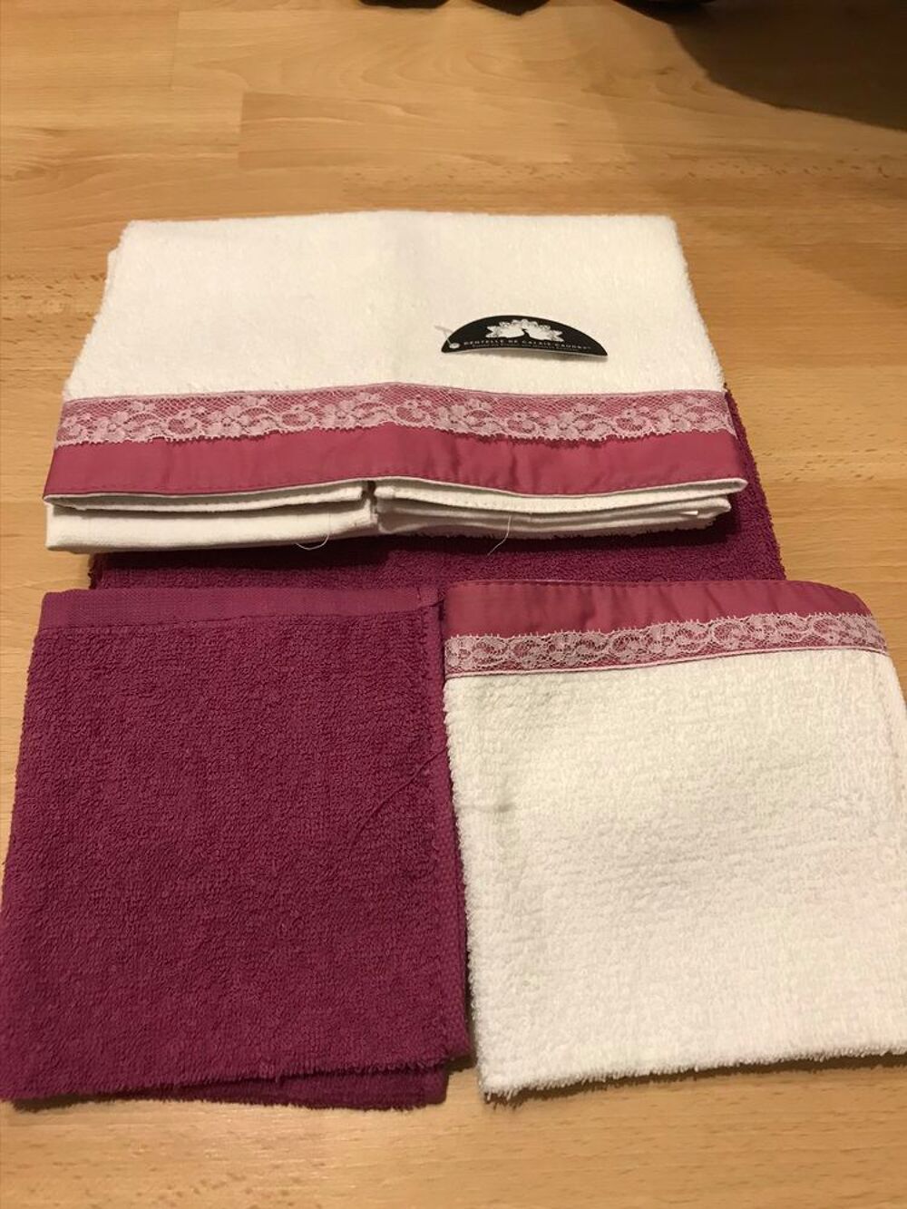 4 pieces de toilette rose &amp; blanc Cuisine