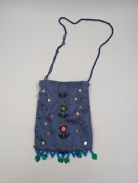 Sacoche Bandouli�re bleu avec perle fantaisie 1 Vulbens (74)