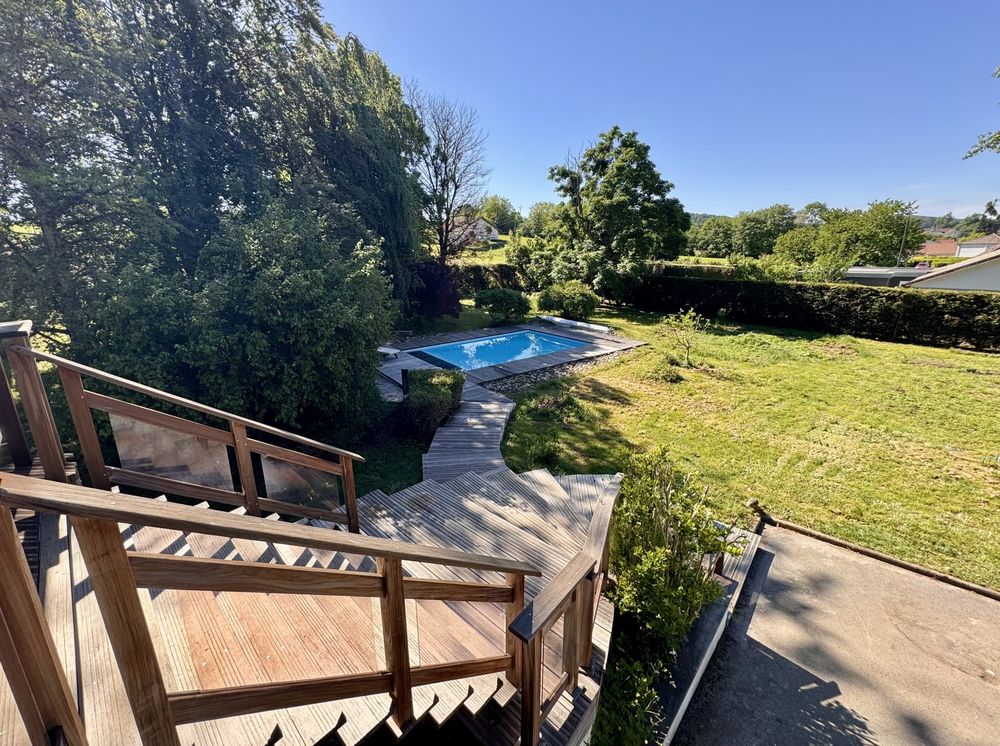 Vente Maison Maison de 268 m², 5 chambres & 3 SdB, 3600m² de terrain. Montferrand-le-château