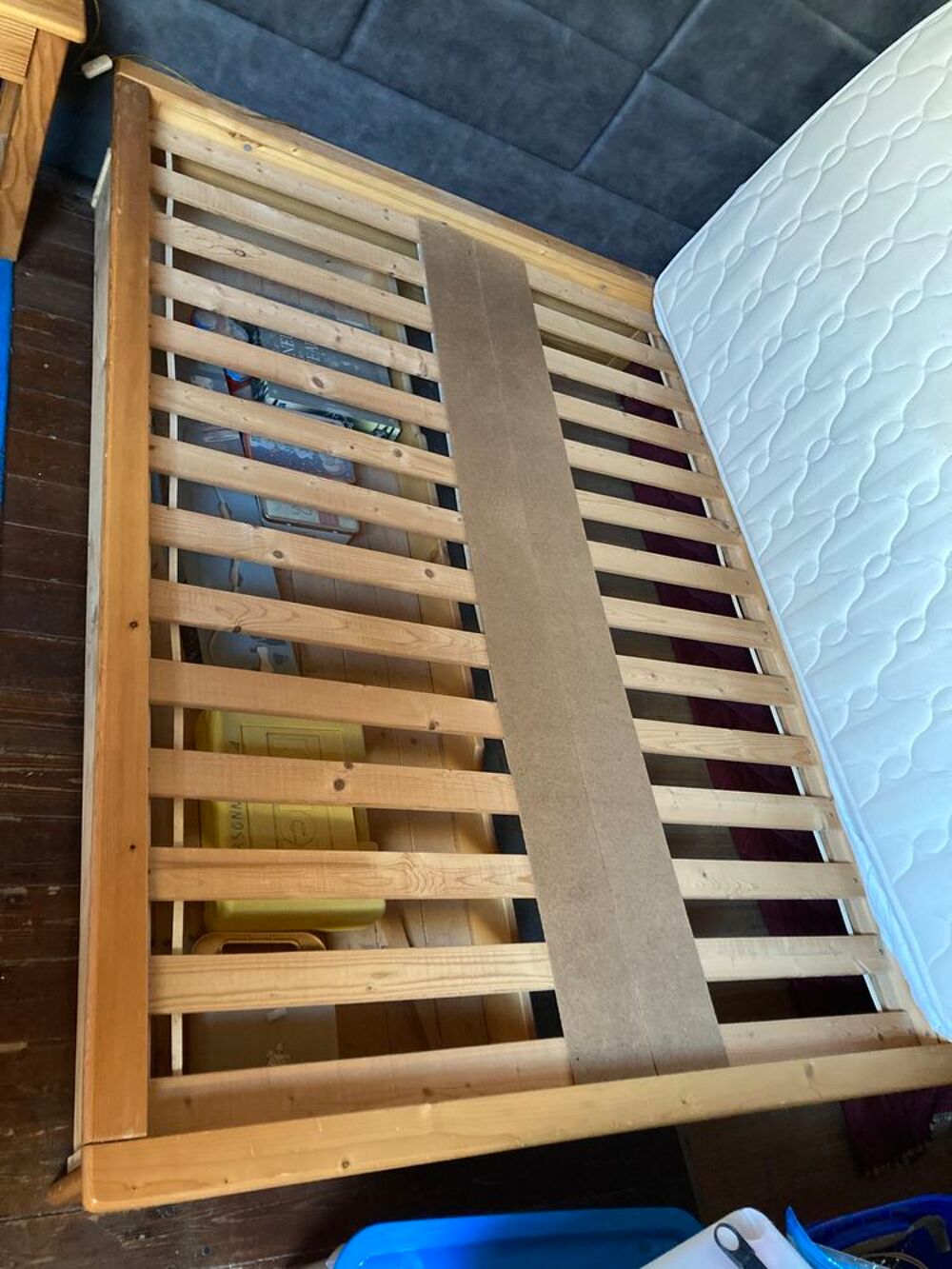 lit 140 X 190 avec sommier &agrave; lattes et t&ecirc;te de lit Meubles