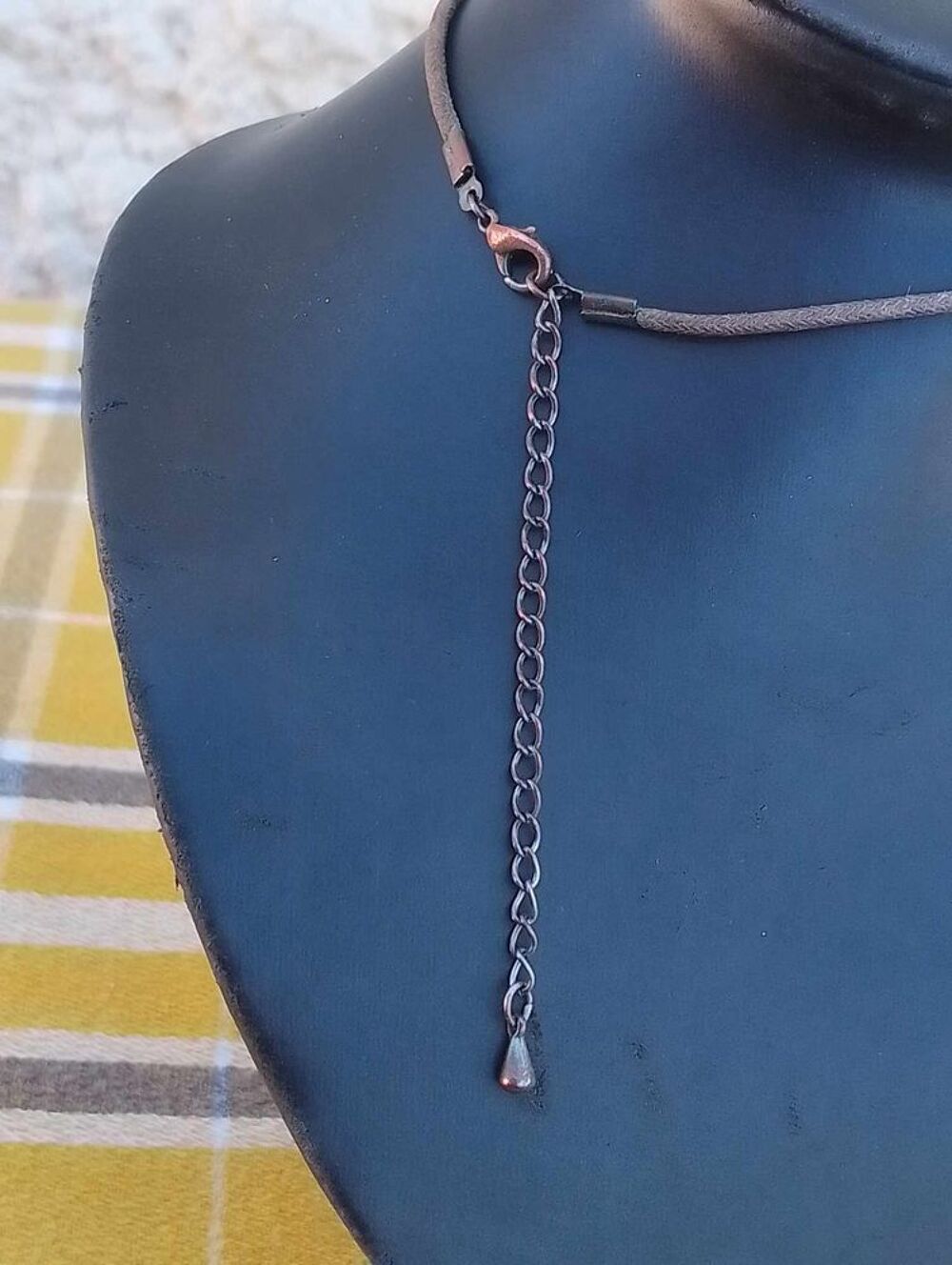 Collier Cordon Fantaisie &amp; Pendentif Emaill&eacute; au Reflet Vert Bijoux et montres