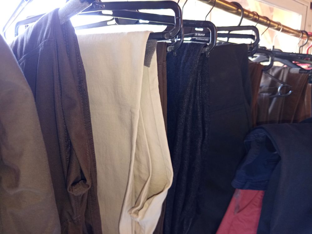 UN LOT DE VETEMENT NEUF 
Vêtements