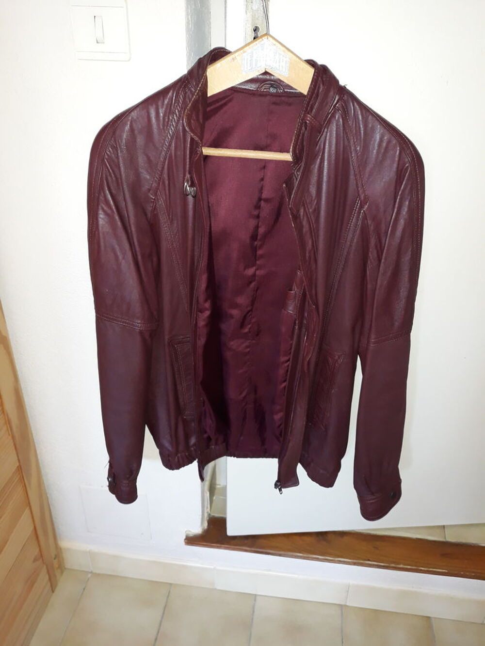 Blouson en cuir taille L Vêtements