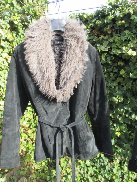 veste en  crote de cuir noire , col fourrure amovible  B.E. 5 Le Creusot (71)