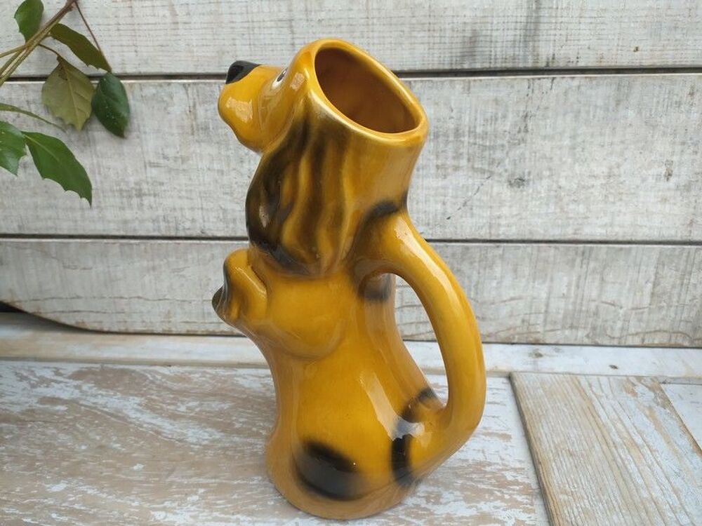 Pichet Chien Fa&iuml;ence Barbotine Vintage
Décoration