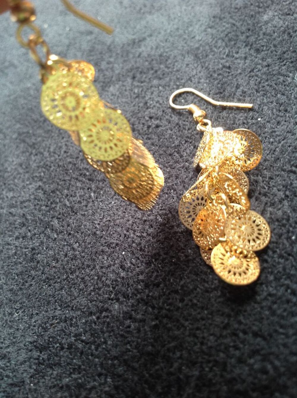 BOUCLES OREILLES DOR&Eacute;ES MANDALA FLEURS Envoi Possible
Bijoux et montres