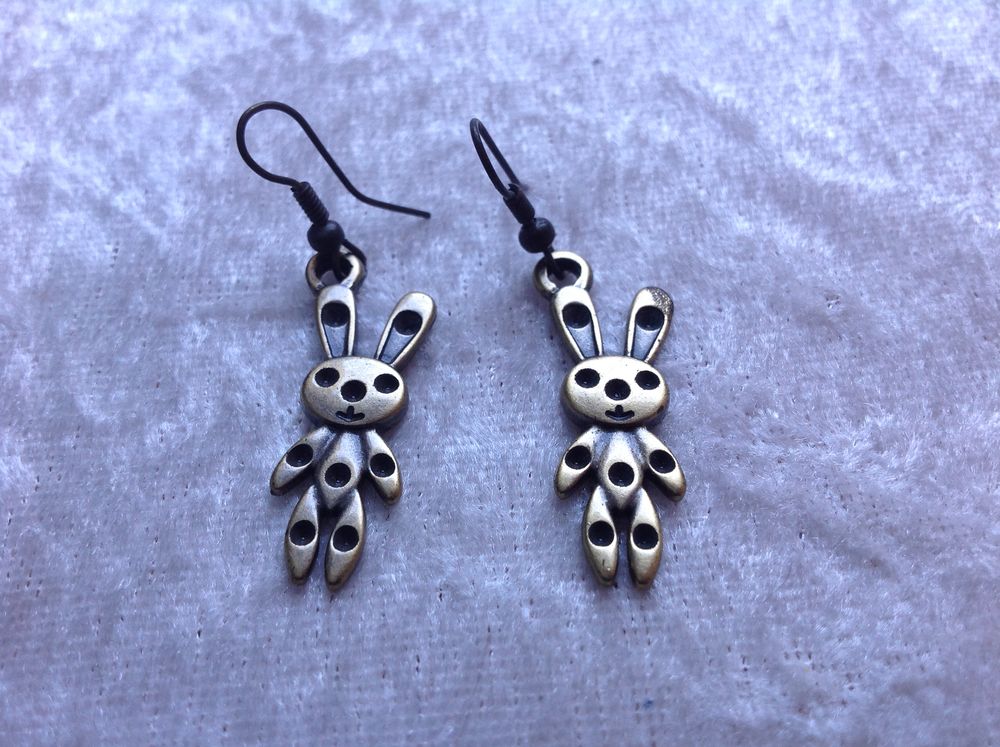 BOUCLES OREILLES LAPINS Envoi Possible
Bijoux et montres