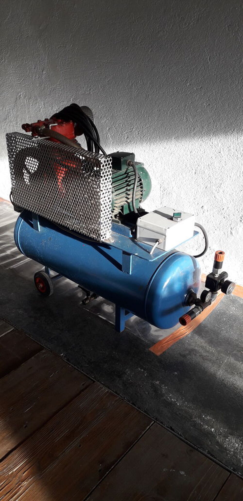 compresseur d'air en tri, 380v cuve de 60 litres. Bricolage