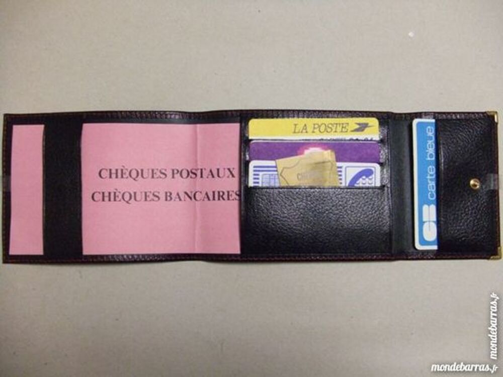 Porte ch&eacute;quier en cuir fabriqu&eacute; en France Bijoux et montres