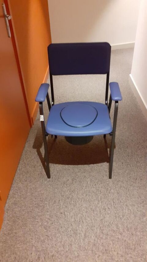 chaise percée, matériel médical, pour personne dépendante. 30 Saint-Apollinaire (21)