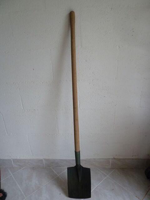 Pelle bche troite 10 Saint-Witz (95)
