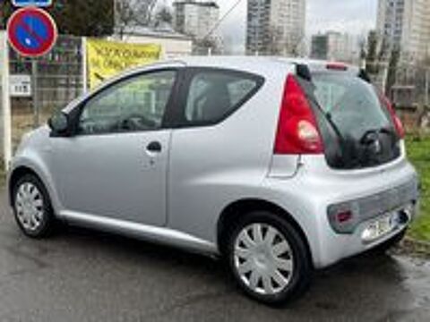 107 1.0e 12V 68ch BLUE LION Trendy 2007 occasion 94000 Cr&eacute;teil