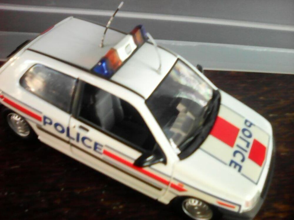 Voiture Renault Clio Police Norev 1/43 Mod&egrave;le r&eacute;duit 