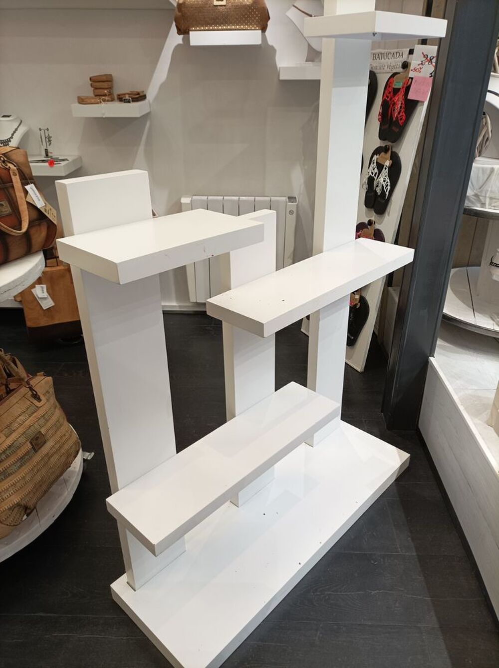 Pr&eacute;sentoir blanc Meubles