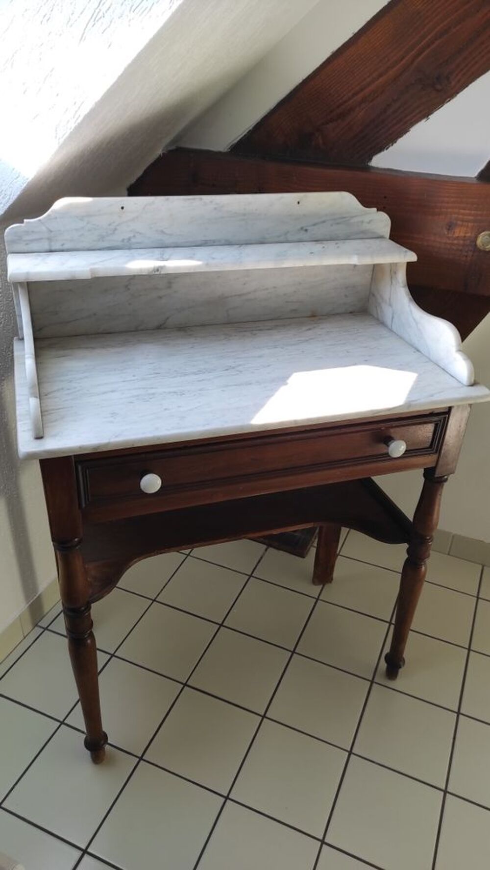commode en marbre..salle de bain du 19 si&egrave;cle Meubles