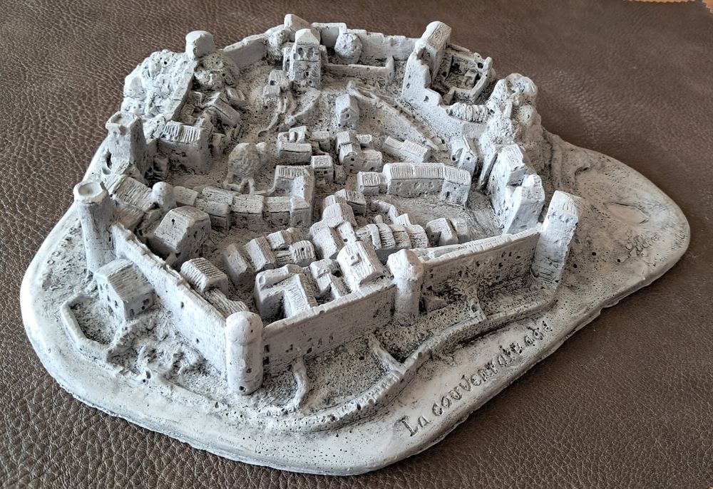 maquette en pl&acirc;tre moul&eacute; La Couvertoirade Aveyron 