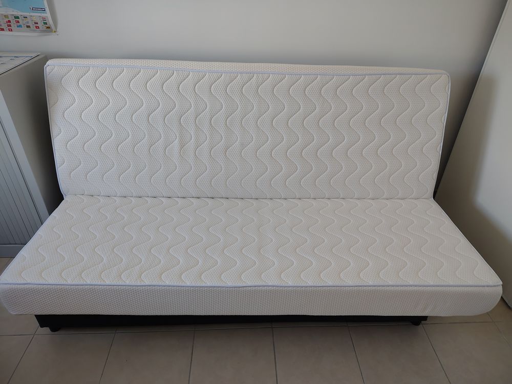 CLIC-CLAC &agrave; lattes. Etat comme neuf. Matelas 15cm. Meubles