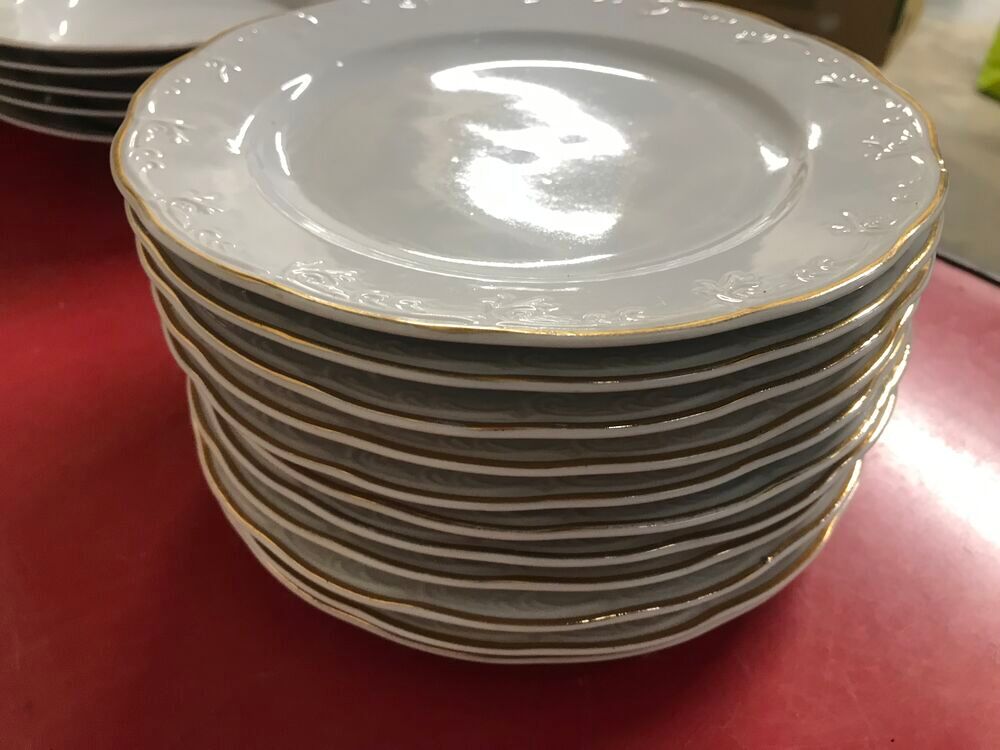 lot de vaisselle en porcelaine pour 50 eur SUR PLACE Décoration