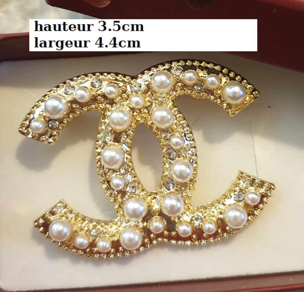 Grande broche,Bijoux en broche vintage, avec perles
Bijoux et montres