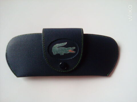 etui lunettes vritable Lacoste Bleu marine  intrieur vert 15 Brtigny-sur-Orge (91)