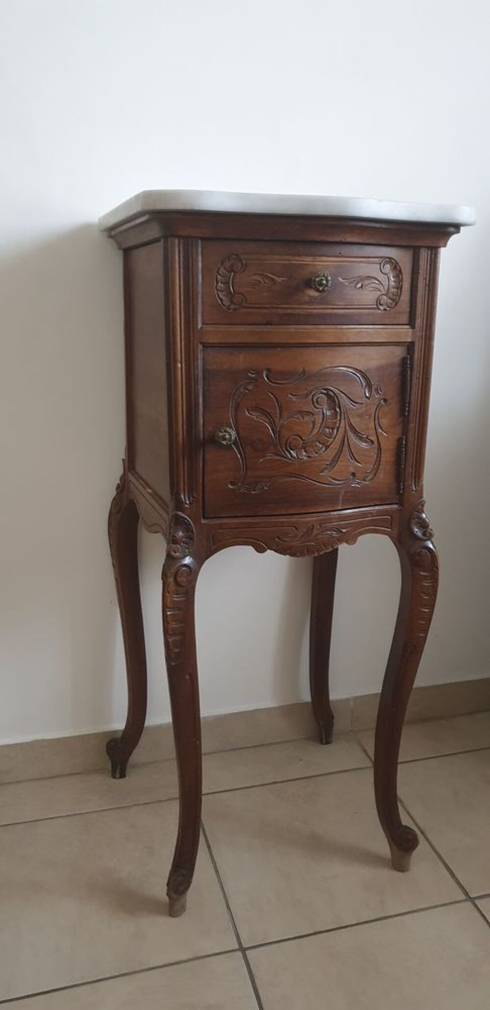 
Table de chevet ancienne avec joli marbre Meubles