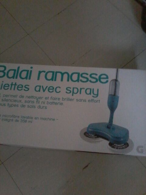 Balai  deux en un poussi�re avec spray neuf emballages 20 Tourcoing (59)