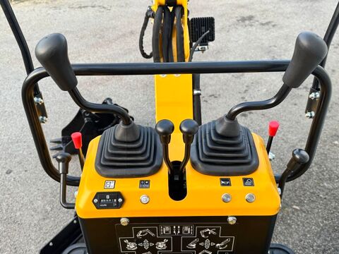 Mini pelle 560kg avec accessoires 5990 53230 Coss�-le-vivien