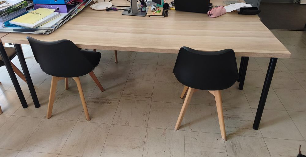 Mobilier de bureau ? Tables de bureaux et 12 chaises Meubles