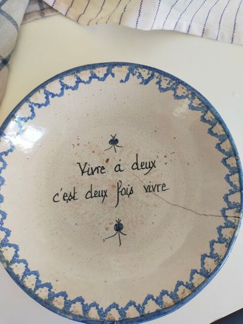 Vieilles assiettes d�co blanche ronde creuse liser� bleu ave 3 Savigny-sur-Orge (91)