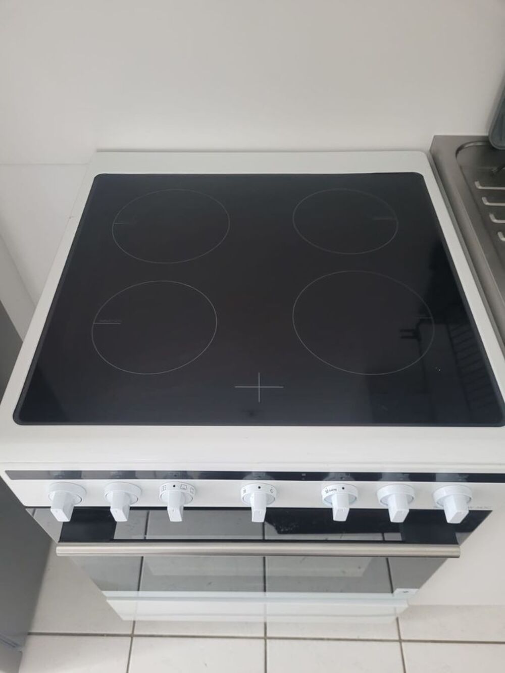 Plaque de cuisson &agrave; induction avec four int&eacute;gr&eacute; Electroménager