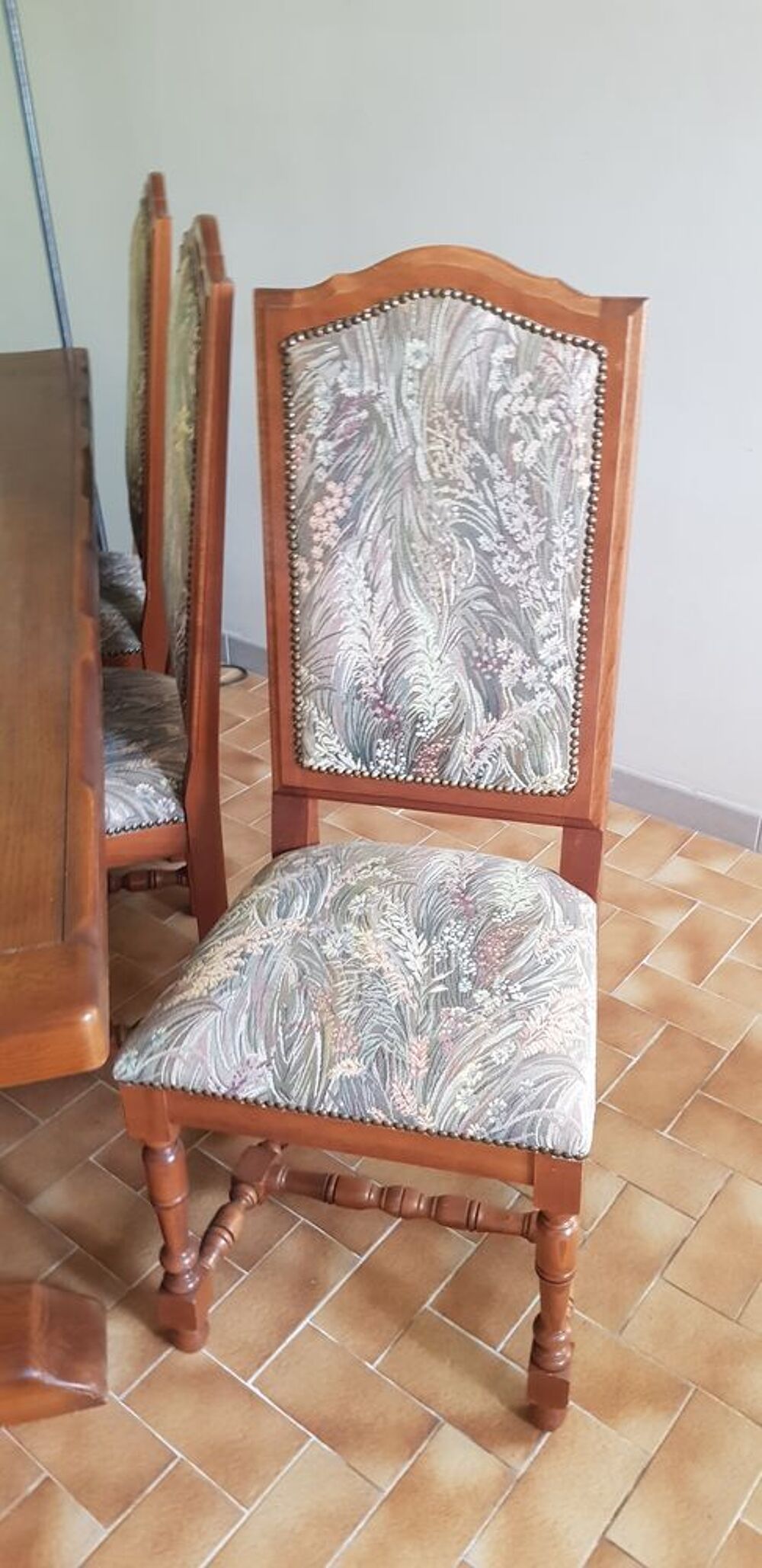 Table ch&ecirc;ne avec 8 chaises Meubles