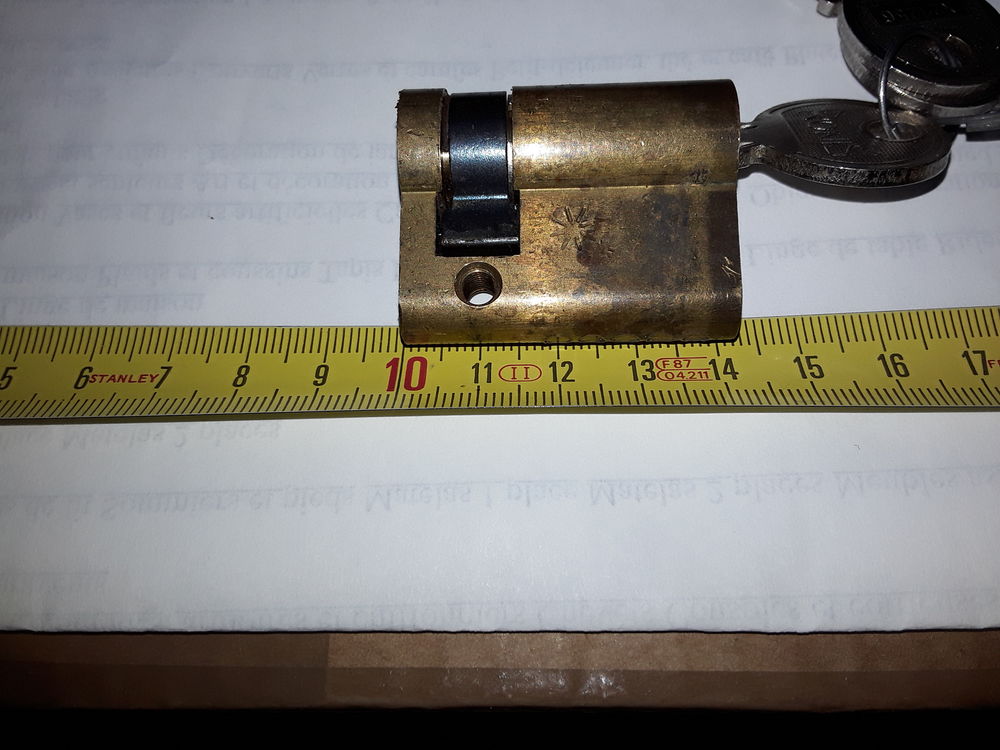 Demi-cylindre europ&eacute;en - 10 x 30 mm ? avec 3 cl&eacute;s Bricolage
