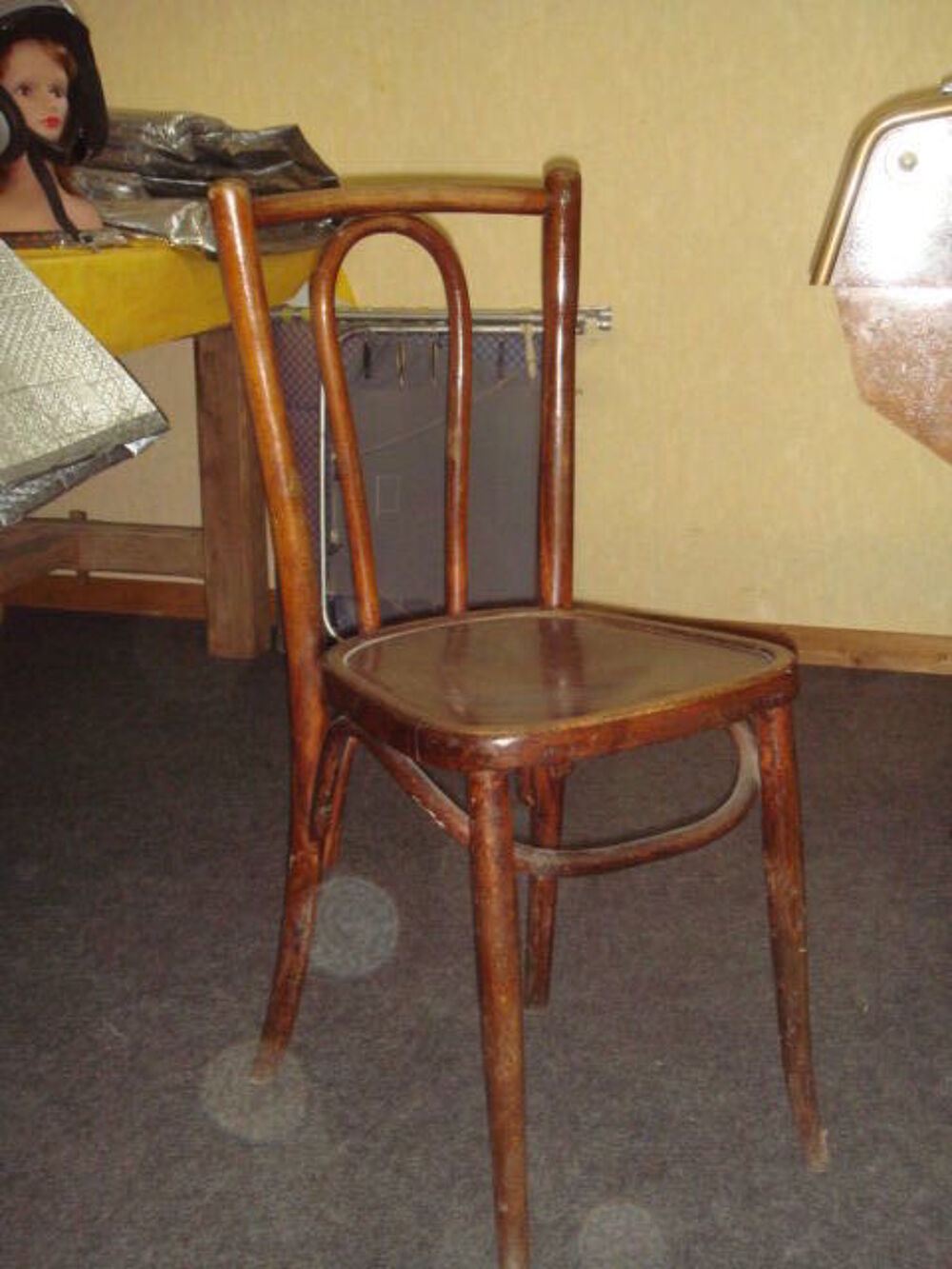 3 CHAISES DU XXe en Bois avec une Plaque TREGAN AU DOS Meubles