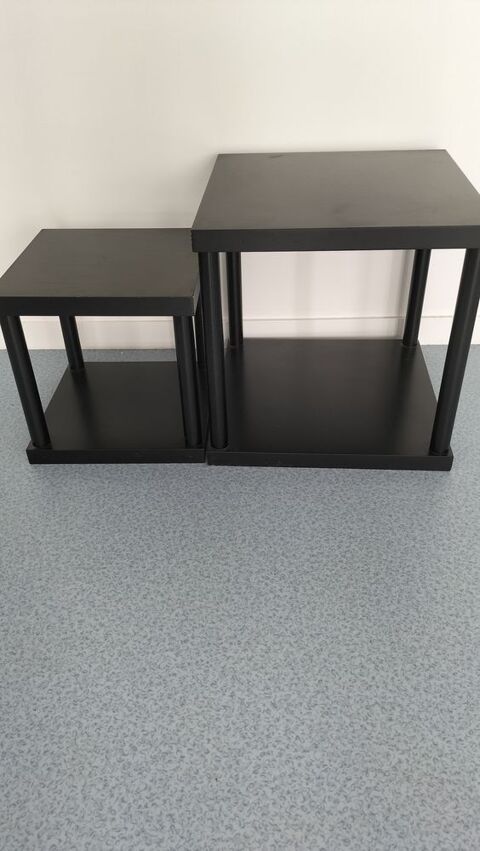 2 tables basses carres noires ,lot : 20 . 20 Brest (29)