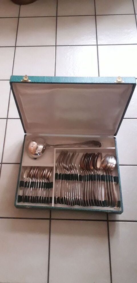 MALETTE CUISINE  37 PIECES METAL ARGENTE. 45 Fr�vent (62)