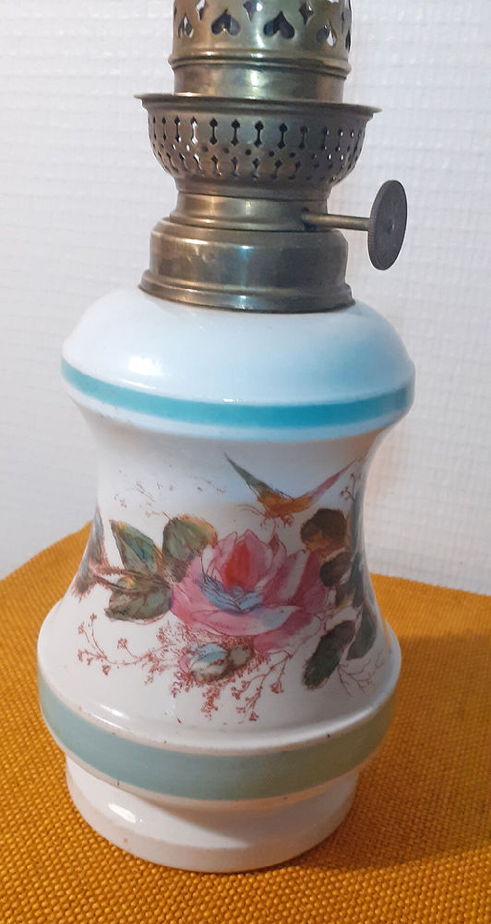 Lampe &agrave; huile, fa&iuml;ence peinte, tr&egrave;s bon &eacute;tat Décoration