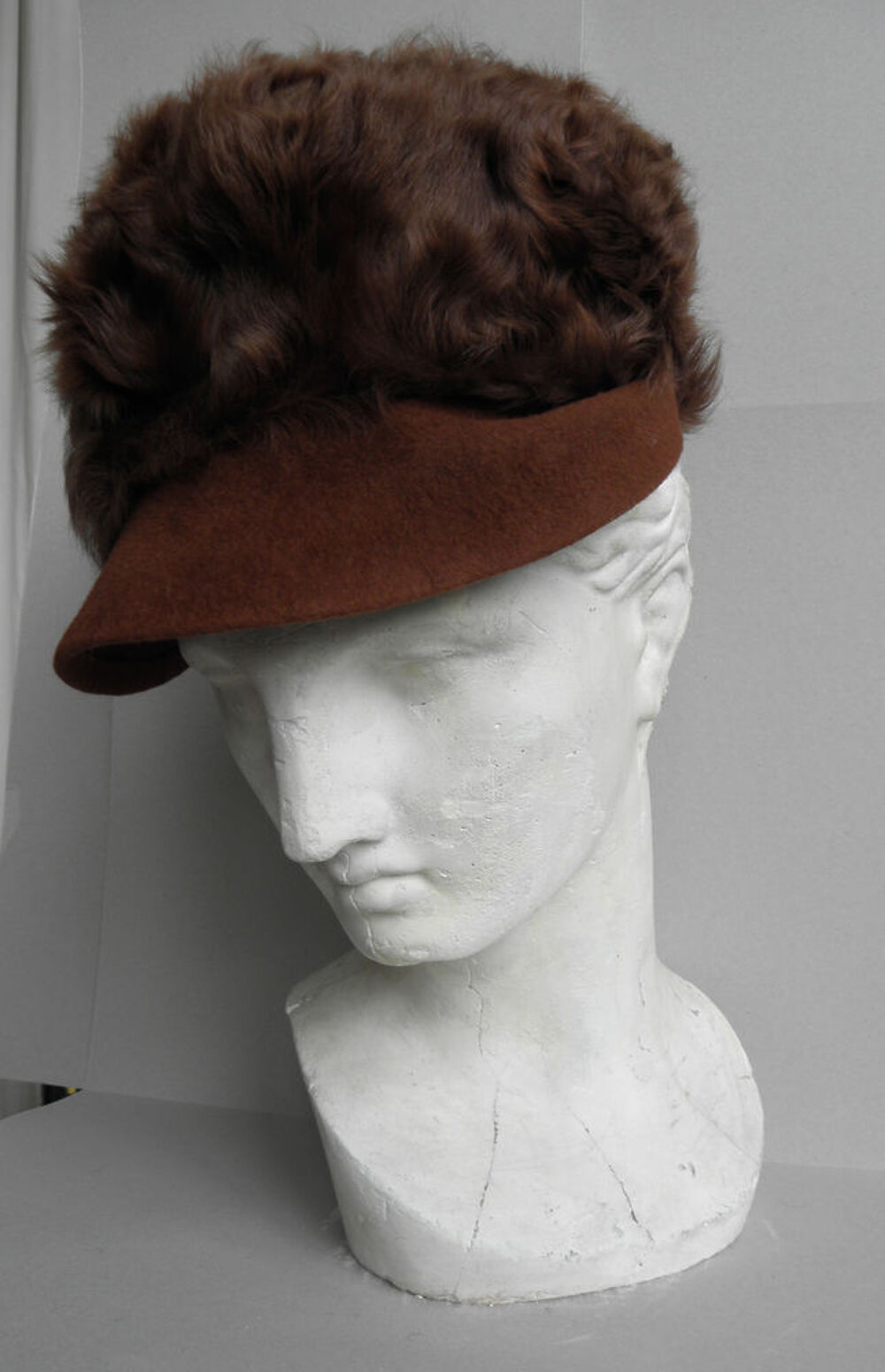 Chapeaux en fourrure v&eacute;ritable. Vêtements