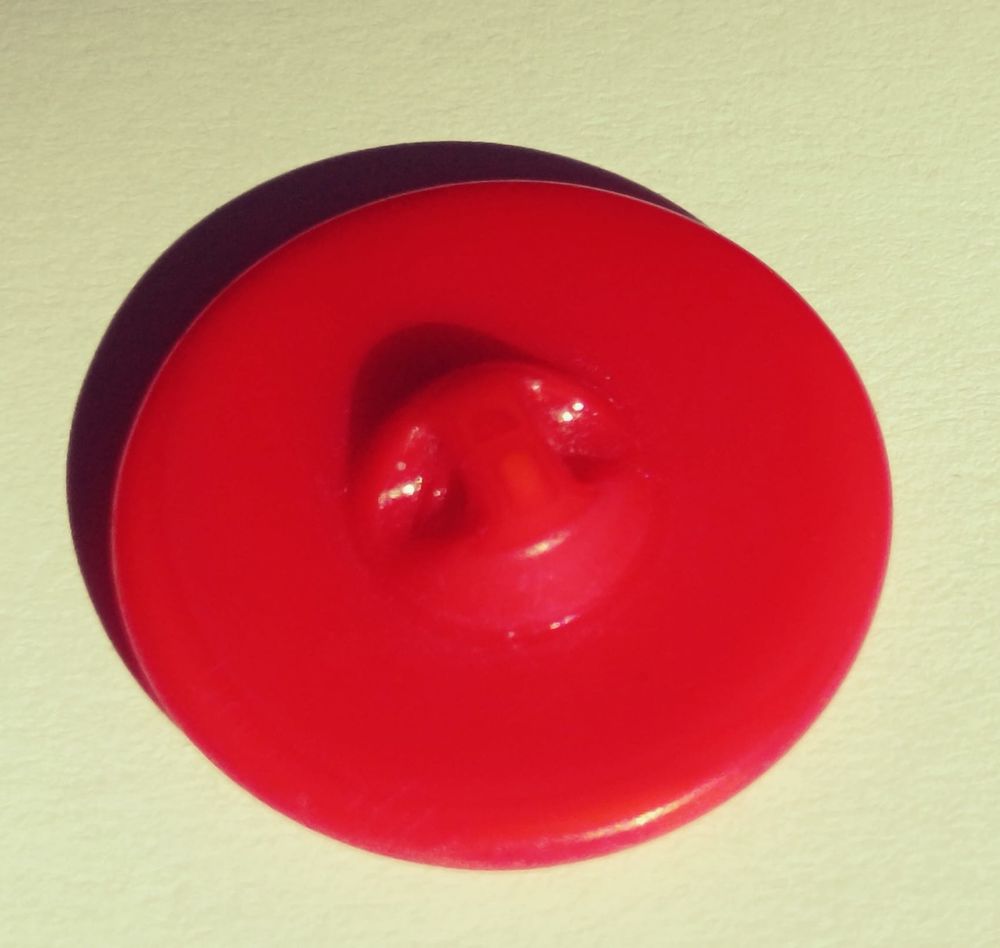 S&eacute;lection de 14 boutons vintage aux styles et mati&egrave;res vari&eacute; 