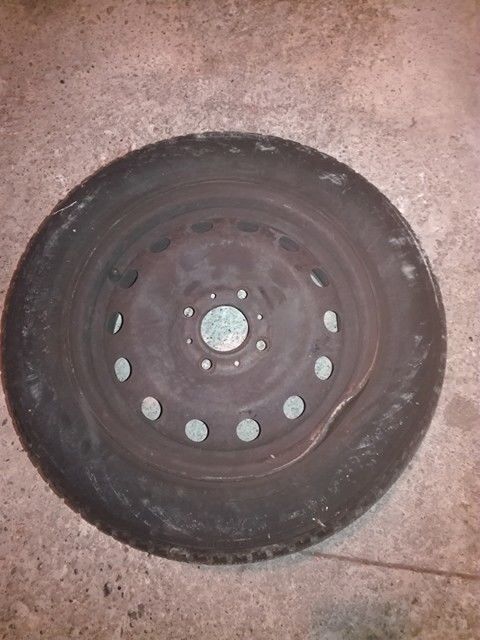 pneu avec jante d�form�  175/65R14 25 Aix-les-Bains (73)