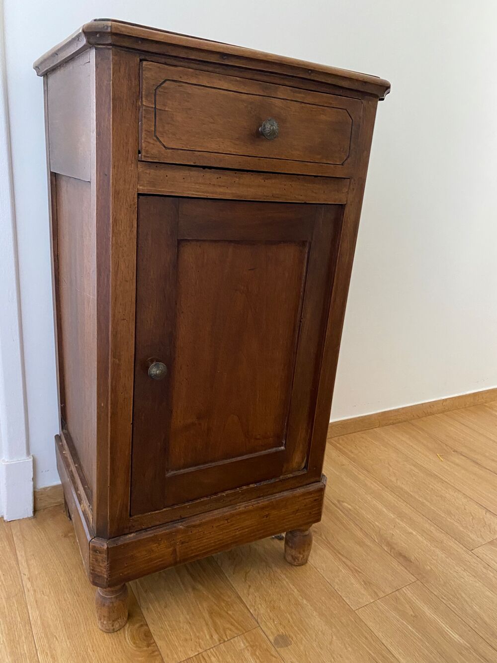 2 tables de chevet anciennes Meubles