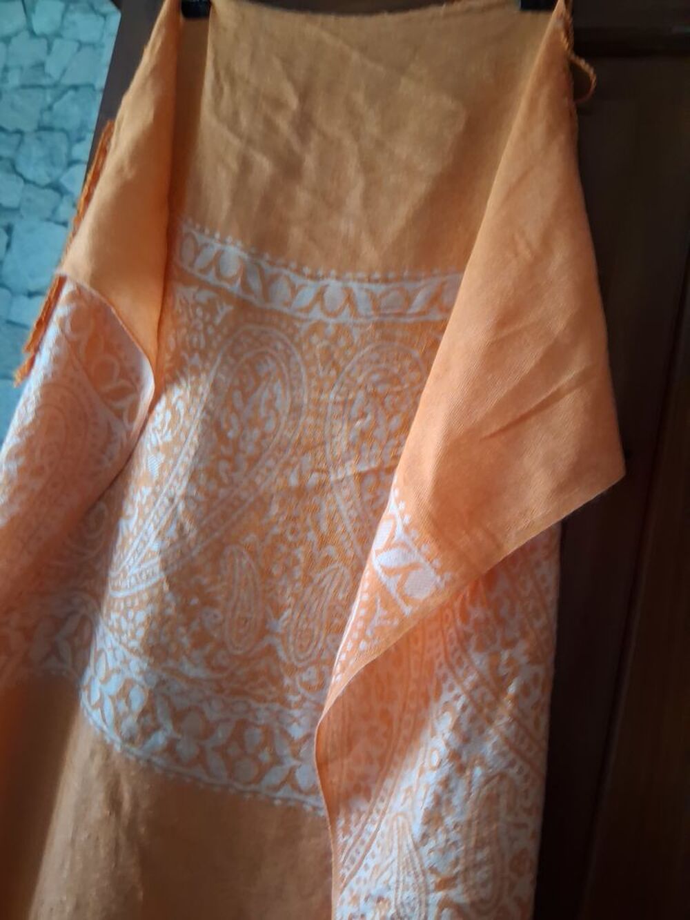 GRANDE &Eacute;CHARPE ORANGE NEUVE (CADEAU OFFERT.) Vêtements