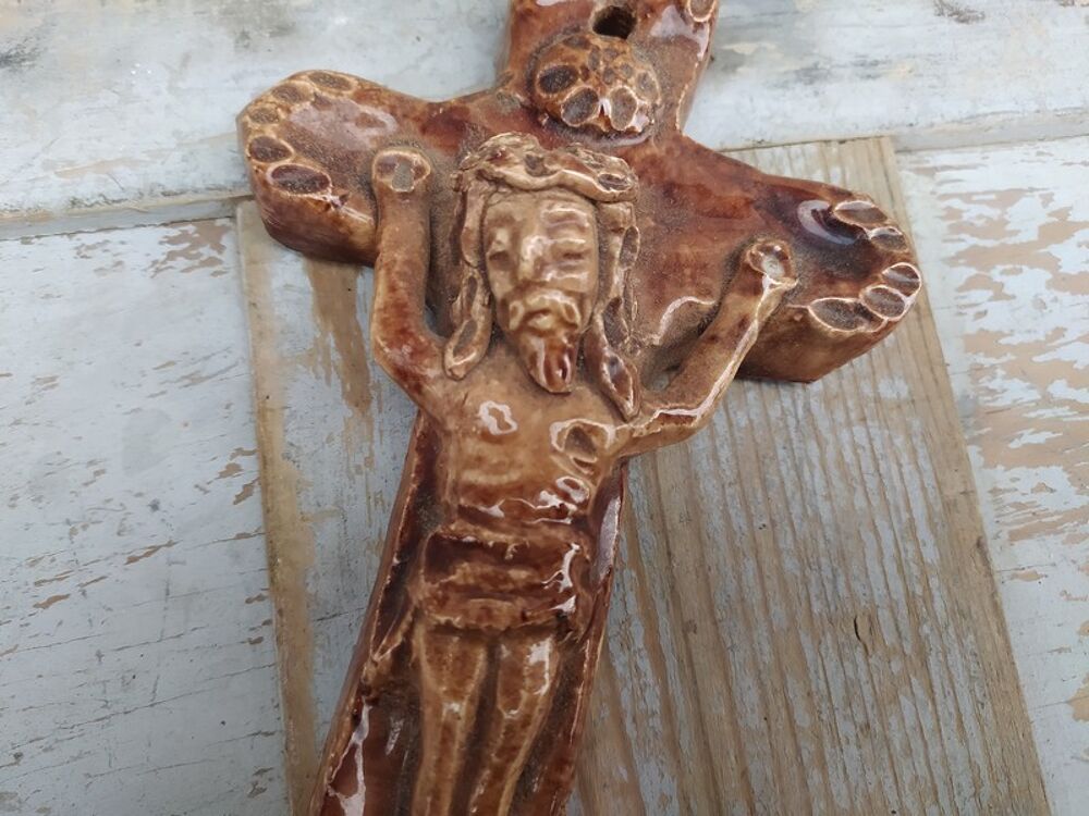 Ancien Crucifix B&eacute;nitier Terre Cuite Verniss&eacute;e Art Populaire 