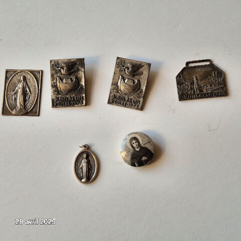 Lot de 6 mdailles et broches, jubil de Rome 1975 avec une 10 Saumur (49)